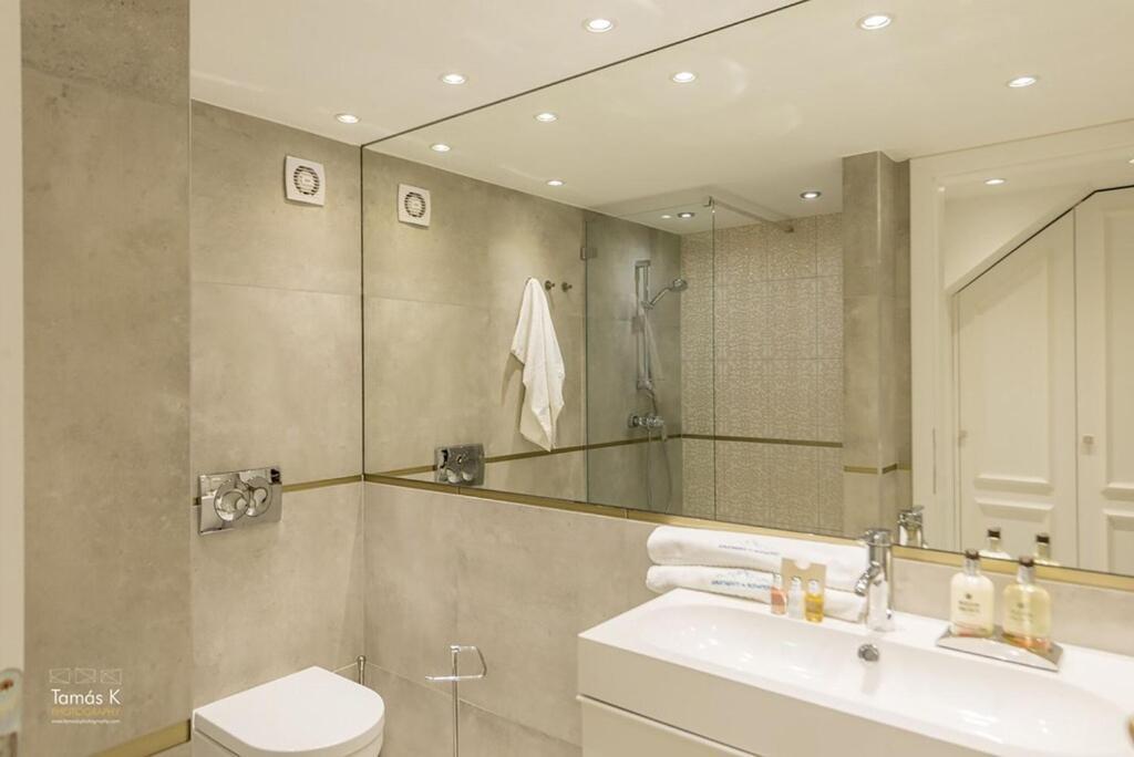 Bpr The Golden Astoria With Balcony And A/C Apartamento Budapeste Exterior foto