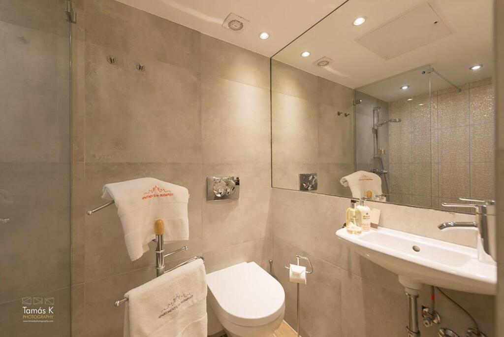Bpr The Golden Astoria With Balcony And A/C Apartamento Budapeste Exterior foto